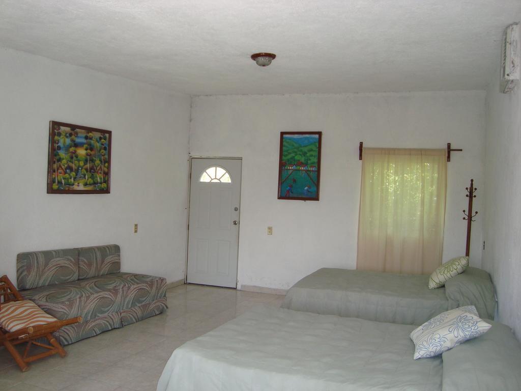 Hotel Teques Inn Tequesquitengo Quarto foto